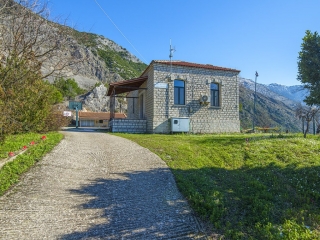 Πέντε Εκκλησιές Οσδίνα (ή Ουζντίνα)